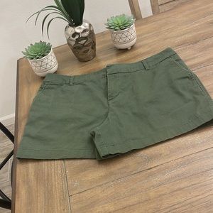 Jones New York dark green shorts size 12 in mint condition.